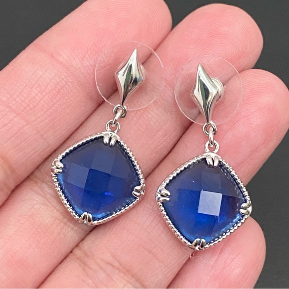 Unsigned Rounded Square-shaped Blue Faceted Crystal Earrings - Picture 4 of 13